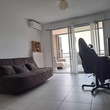 Appartement T2 Avec Terrasse, 5 Min De La Plage Fréjus المظهر الخارجي الصورة