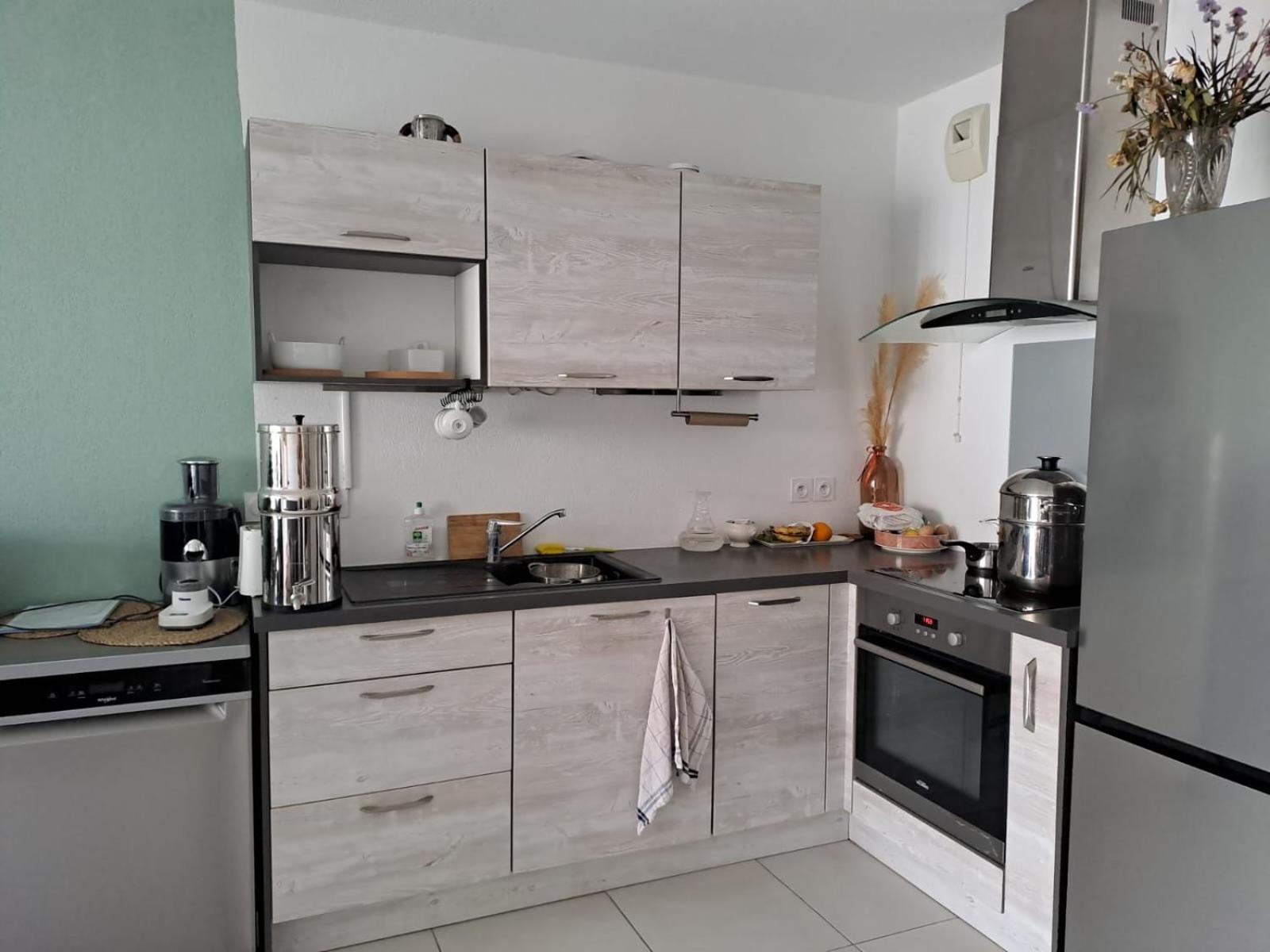 Appartement T2 Avec Terrasse, 5 Min De La Plage Fréjus المظهر الخارجي الصورة